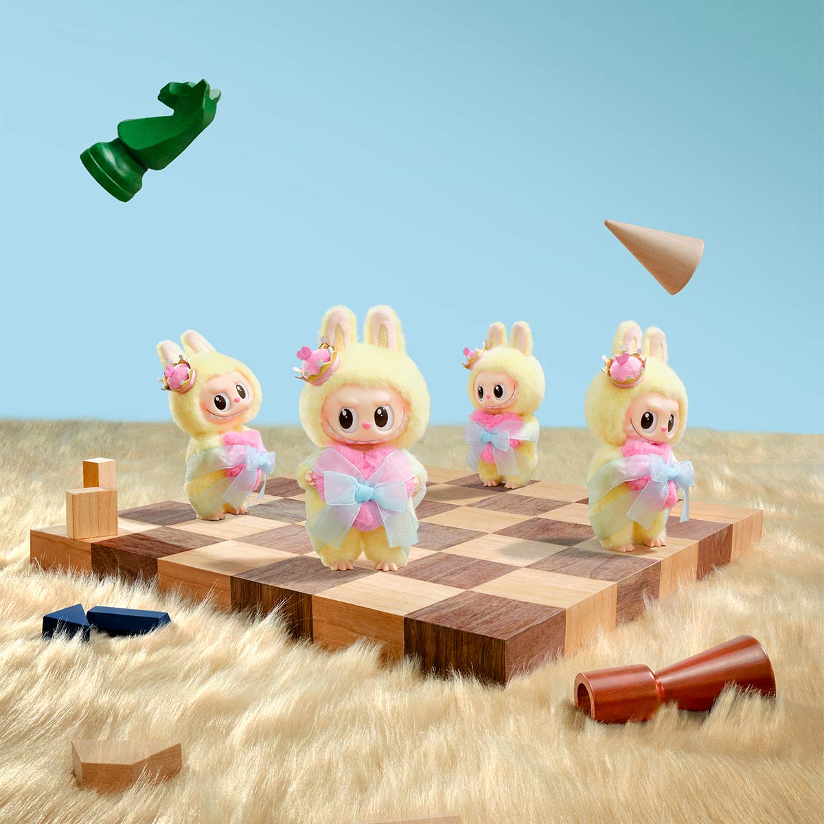 Виниловая фигурка-брелок POP MART THE MONSTERS – Let’s Checkmate Vinyl Plush Hanging Card