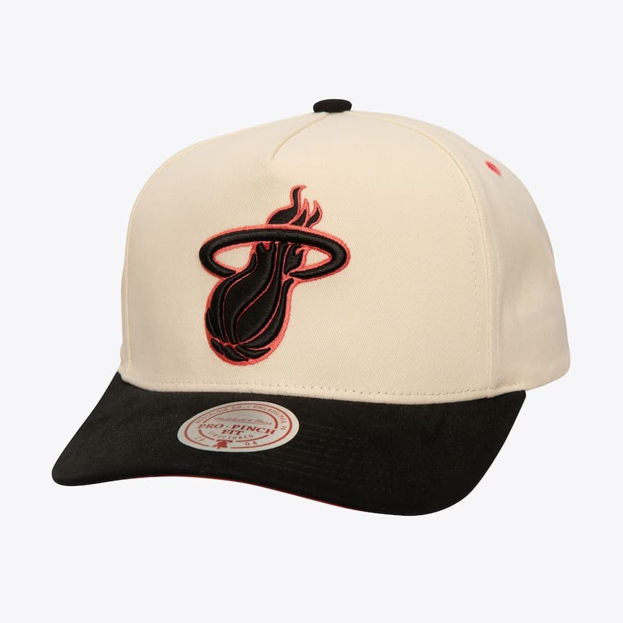 Бейсболка Mitchell & Ness Cream Miami Heat Overspray Pro Crown Snapback Hat