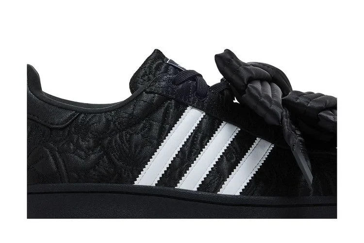 Krossovki-Caroline-Hu-x-adidas-Wmns-Superstar-Black-White-1