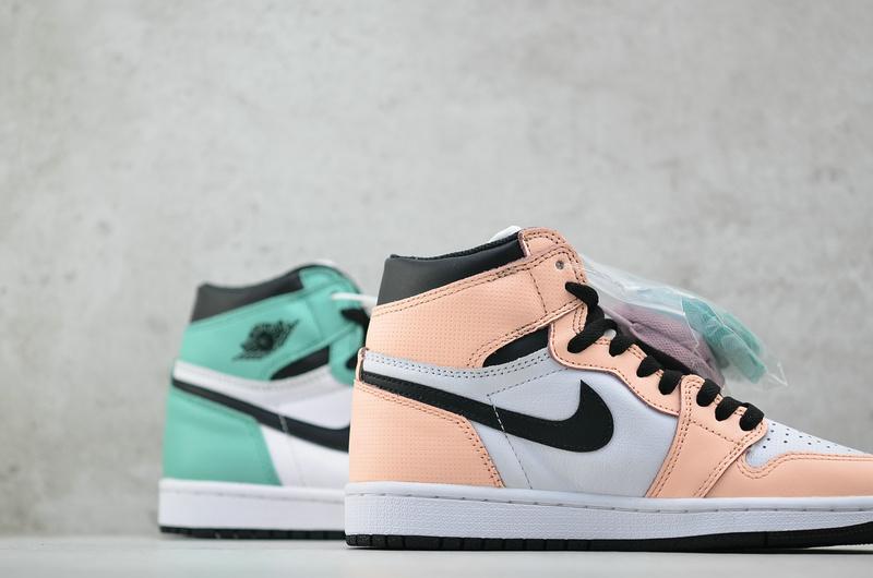 Кроссовки Wmns Air Jordan 1 Retro High Multi Color