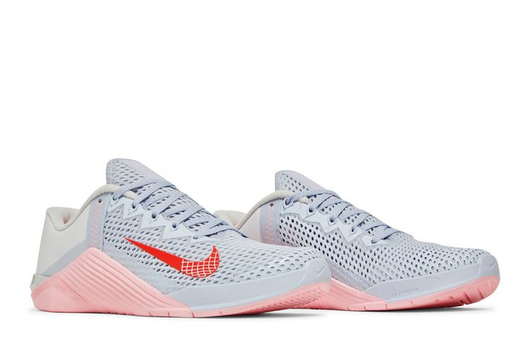 wmns-metcon-6-football-grey-arctic-punch-at3160-001_07