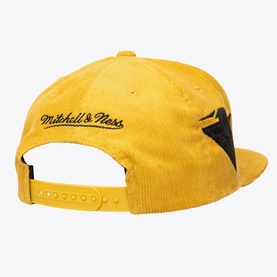 Бейсболка Mitchell & Ness Gold Golden State Warriors Corduroy Snapback Hat