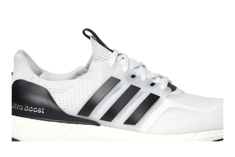 ultraboost-5-0-white-black-gx3079_01