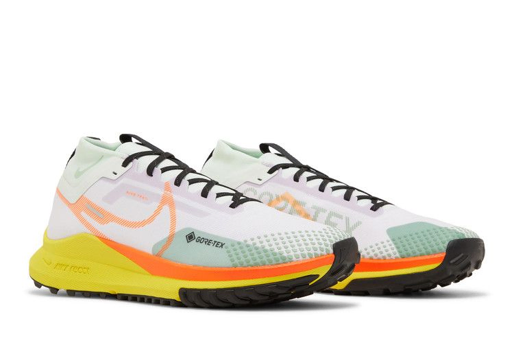 react-pegasus-trail-4-gore-tex-barely-grape-total-orange-dj7926-500_07