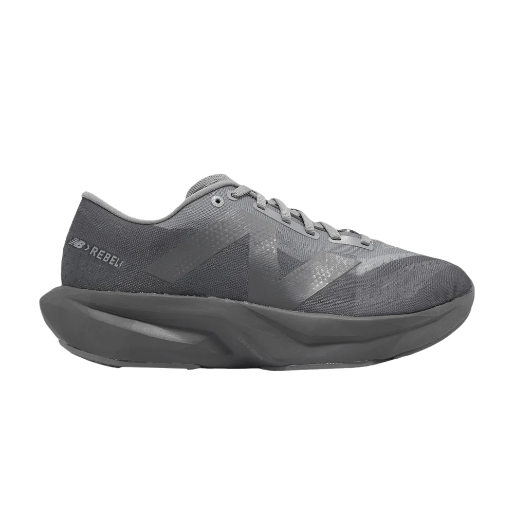 Krossovki-New-Balance-Fuelcell-Rebel-V4-2E-Wide-Dark-Grey