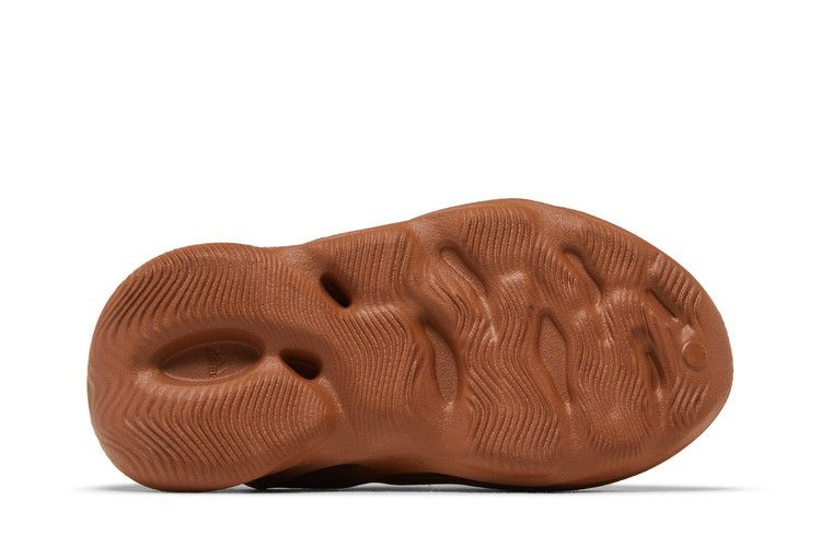 yeezy-foam-runner-infants-clay-red-hp5339_03