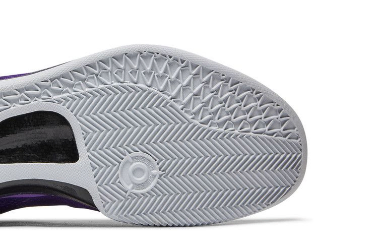 kobe-8-system-playoff-555035-500_04