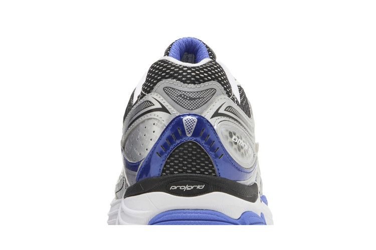 og-progrid-omni-9-white-silver-blue-s70739-2_06