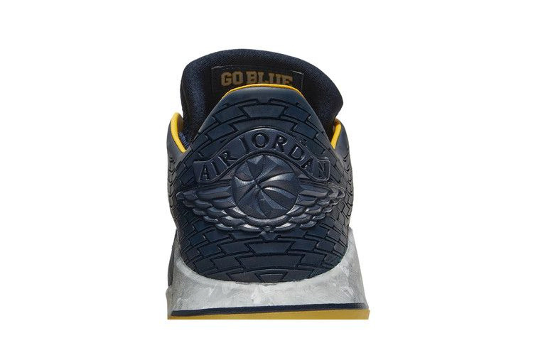 air-jordan-32-low-michigan-wolverines-aa1256-405_06