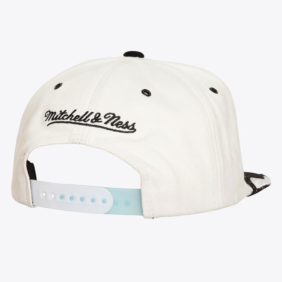 Бейсболка Mitchell & Ness White Black Chicago Bulls Day 4 Snapback Hat
