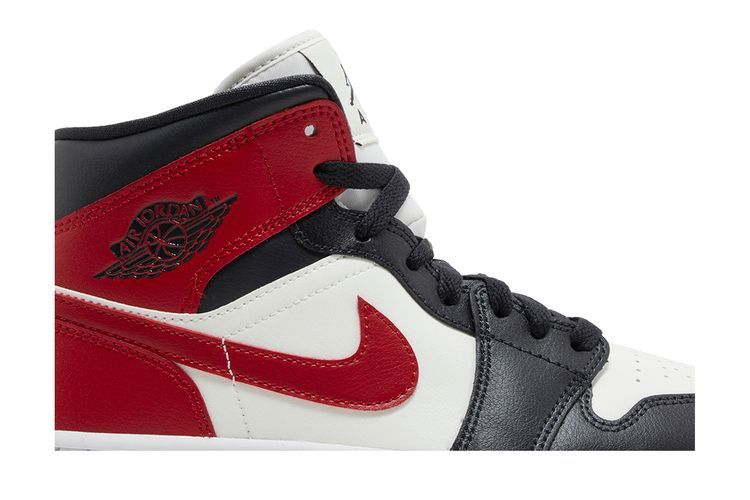 Кроссовки Wmns Air Jordan 1 Mid 'Black Toe'