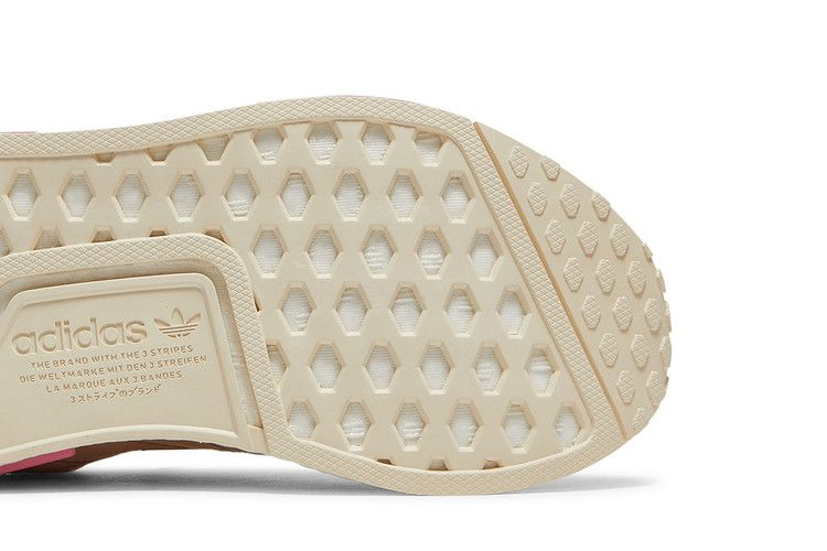 wmns-nmd_r1-wonder-white-halo-blush-gz7998_04