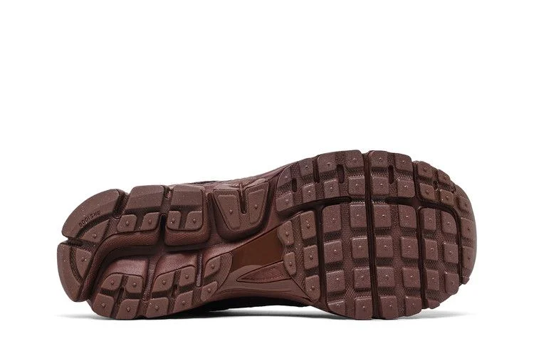 Кроссовки Nike Wmns Air Zoom Vomero 5 'Fauna Brown Velvet Brown'