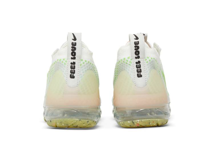 wmns-air-vapormax-2021-flyknit-next-nature-feel-love-fd0871-100_05