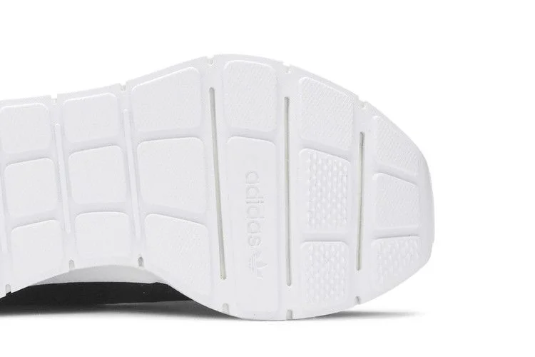 Krossovki-adidas-Wmns-Swift-Run-Core-Black-4