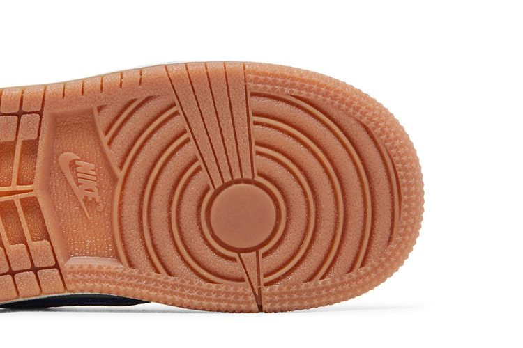 travis-scott-x-air-jordan-1-retro-low-og-sp-td-canary-dz5908-700_04