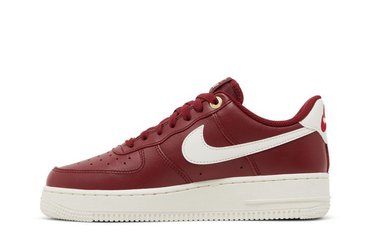 Кроссовки Nike Wmns Air Force 1 '07 Premium 'History of Logos - Team Red'