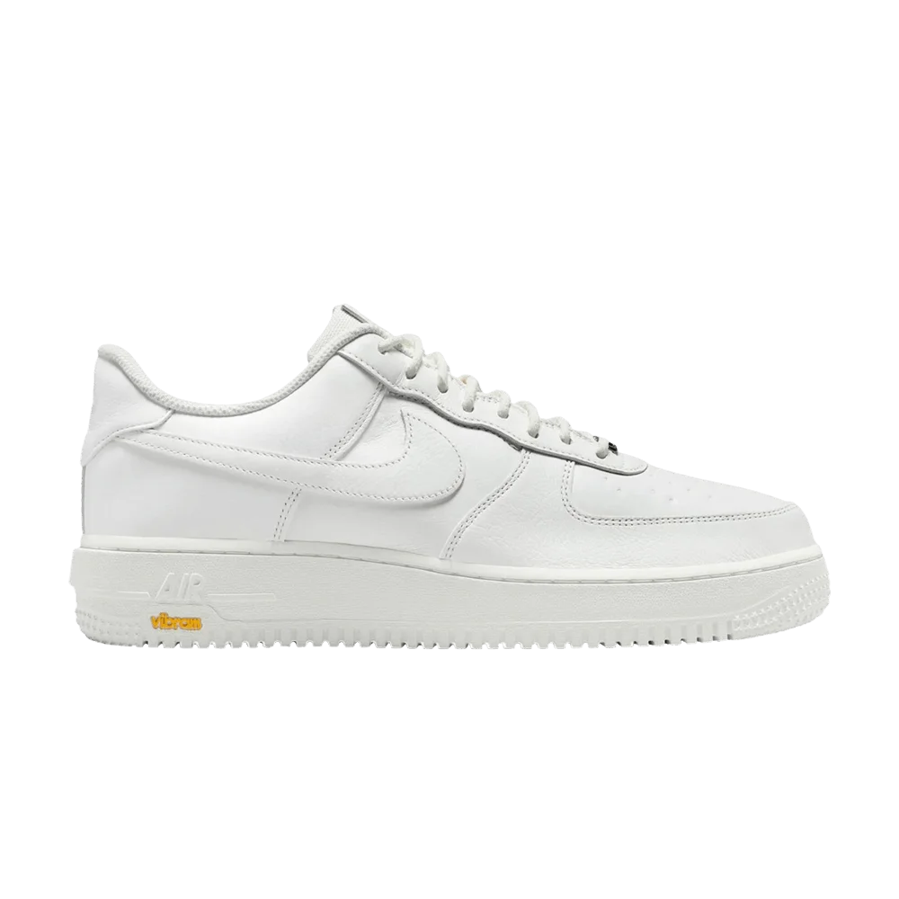 Krossovki-Nike-Air-Force-1-Low-GORE-TEX-Vibram-Summit-White-Speed-yellow