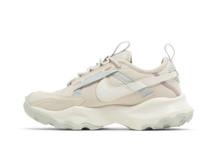 Кроссовки Nike Wmns TC 7900 'Light Orewood Taupe'