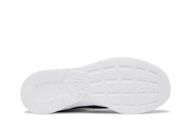 wmns-tanjun-black-white-dj6257-004_03