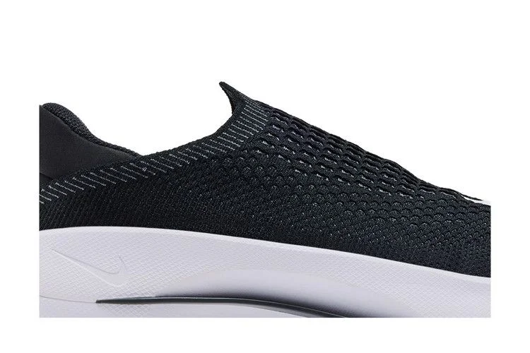 Krossovki-Nike-Wmns-Reina-EasyOn-Black-White-1