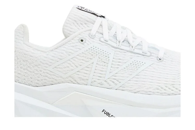 Krossovki-New-Balance-FuelCell-Propel-v5-White-Black-1