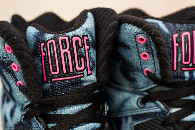 nike-air-command-force-dba201ca-6760-4776-8eee-f4cb4c486365_03