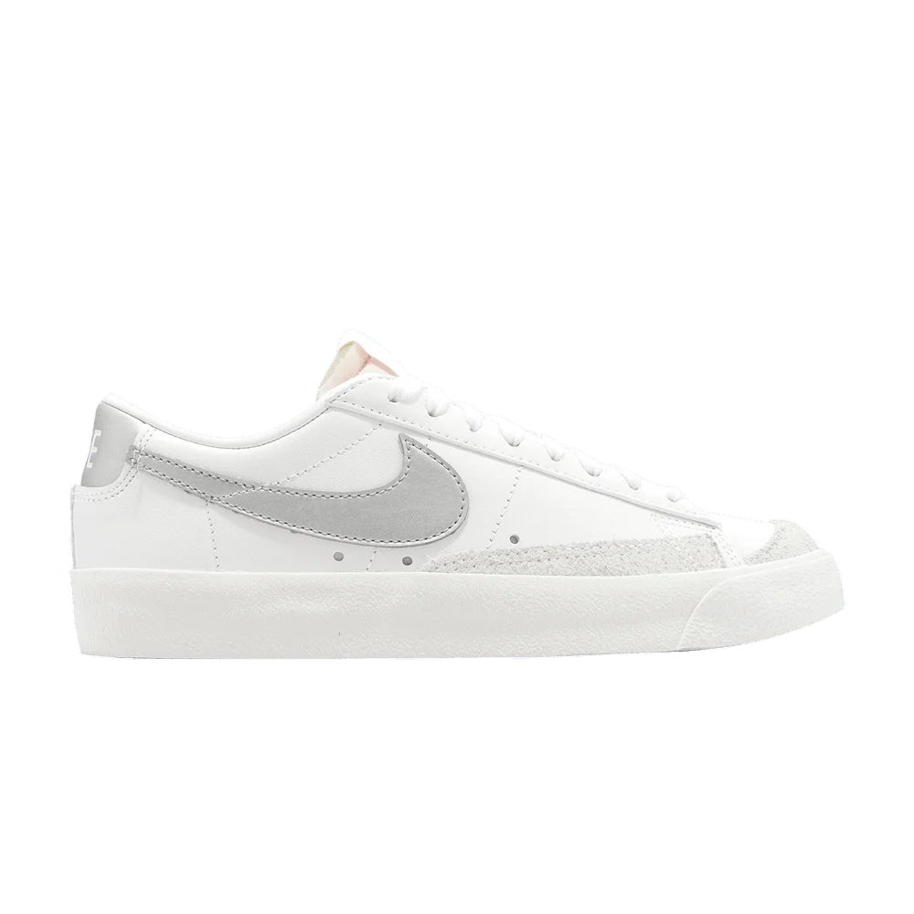 Krossovki-Nike-Wmns-Blazer-Low-77-White-Metallic-Silver