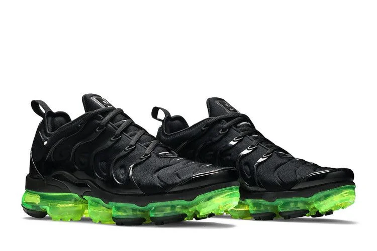 Krossovki-Nike-Air-VaporMax-Plus-Black-Volt-7