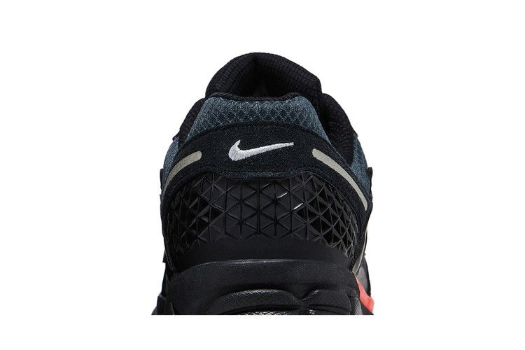 air-zoom-vomero-5-black-metallic-university-red-hv2527-002_06