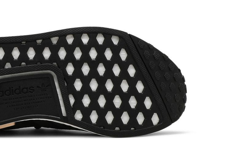 wmns-nmd_r1-black-carbon-gz7997_04