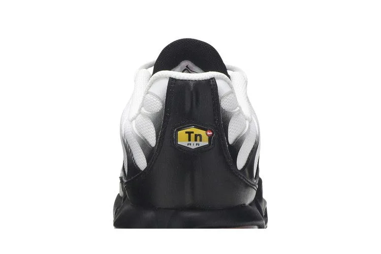 Кроссовки Nike Air Max Plus 'Black Volt'