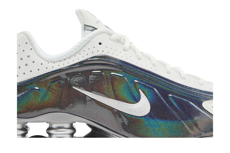 wmns-shox-r4-white-iridescent-ib7703-100_01