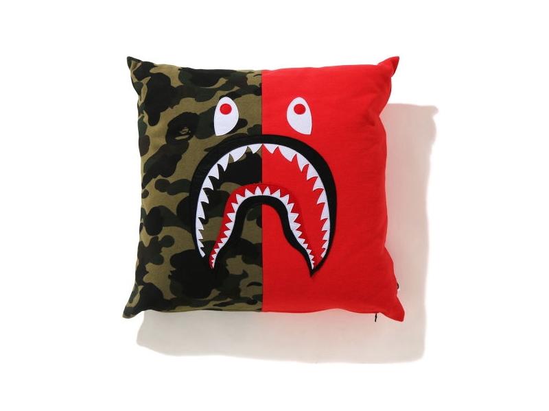 Подушка BAPE 1st Camo Shark Square Cushion Red
