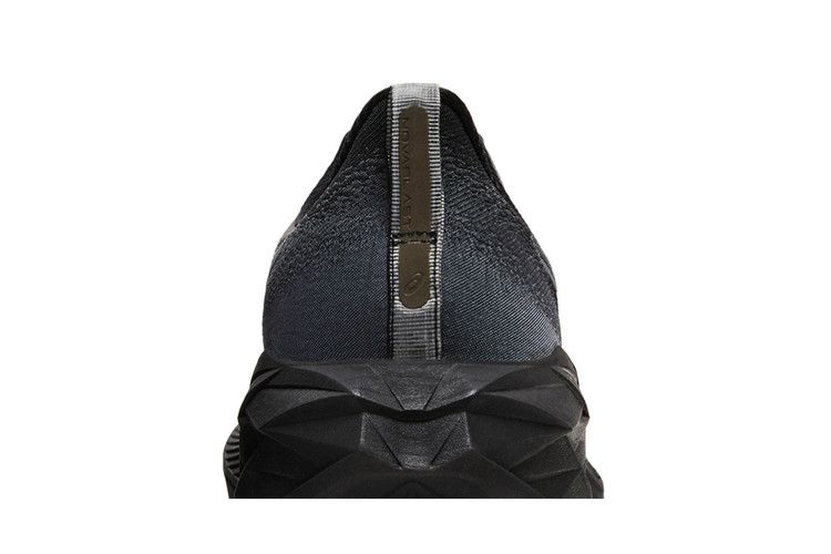 Кроссовки ASICS Novablast 4 Wide 'Black Graphite Grey'