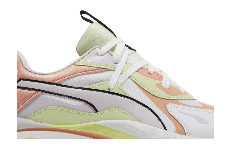 wmns-rs-curve-mis-fog-peach-pink-387128-01_01