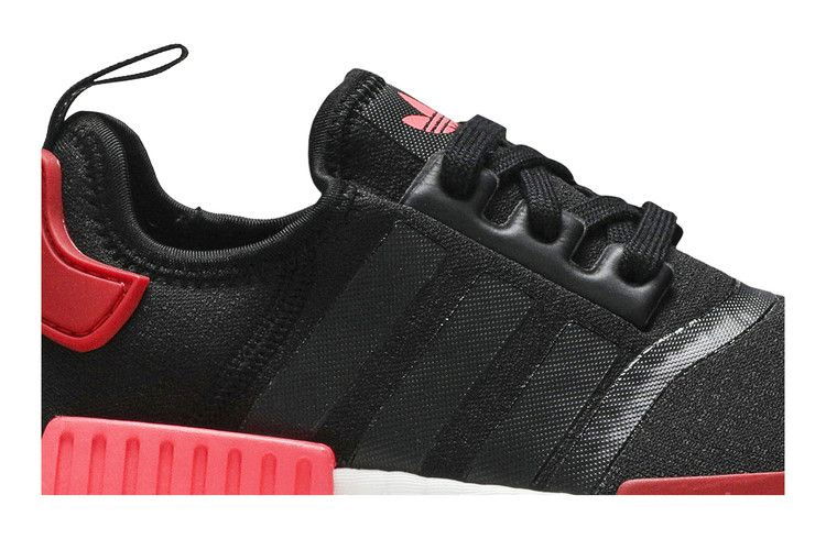 Кроссовки Adidas Wmns NMD_R1 'Black Scarlet'