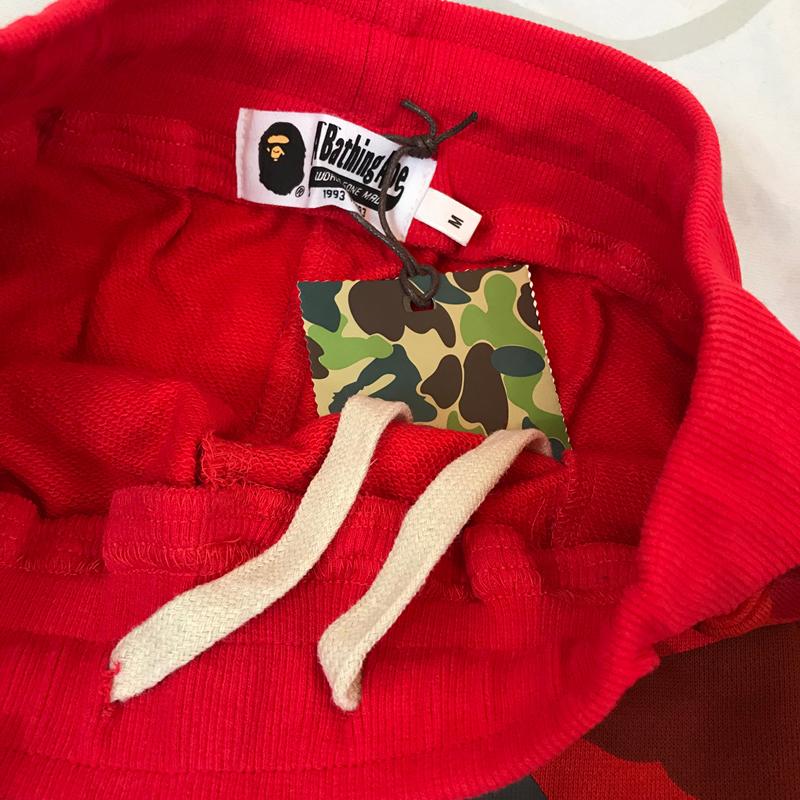 Спортивные шорты BAPE Color Camo Shark Sweatshorts Red