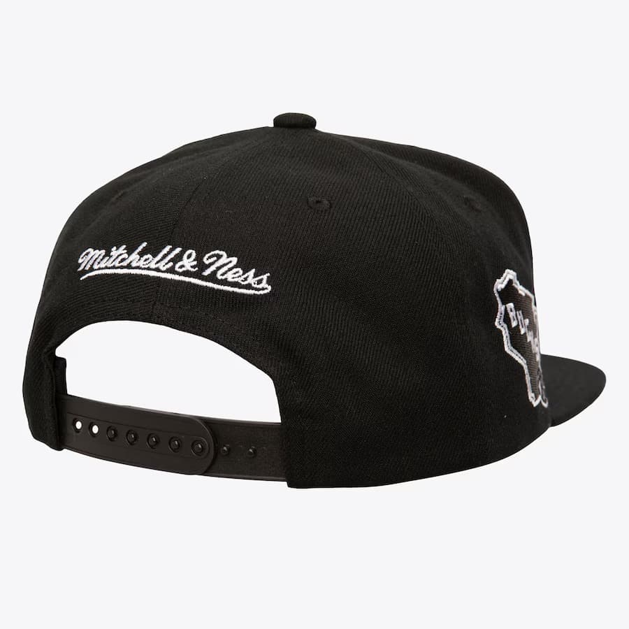 Бейсболка Mitchell & Ness Black Milwaukee Bucks OG Snapback Hat
