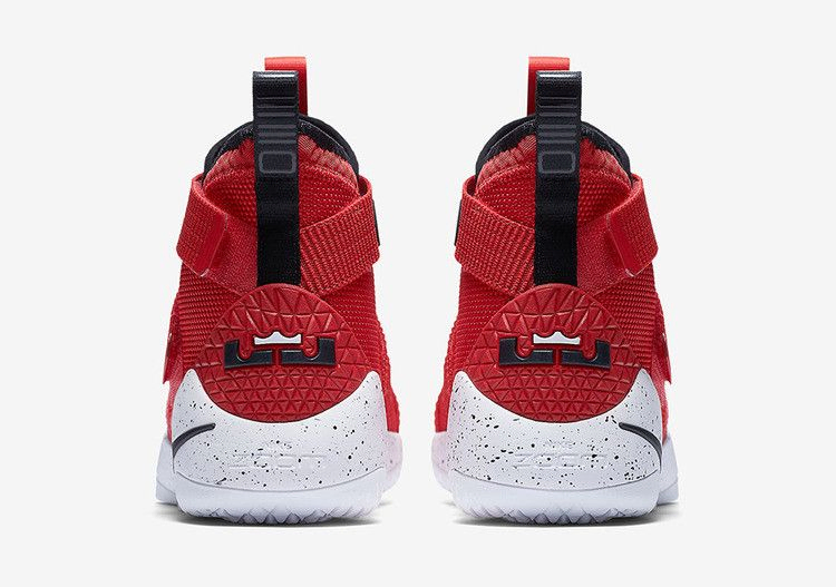 lebron-soldier-11-university-red-897644-601_03