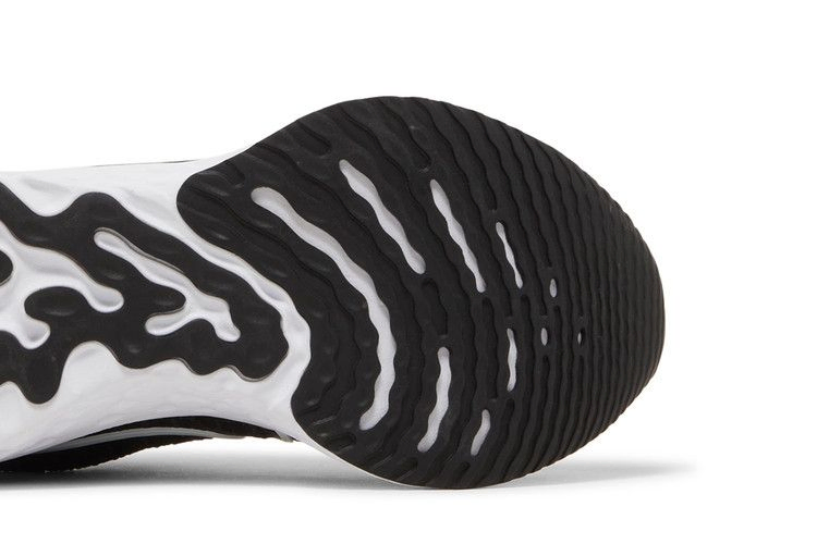 Кроссовки Nike Wmns React Infinity Run Flyknit 3 'Black White'