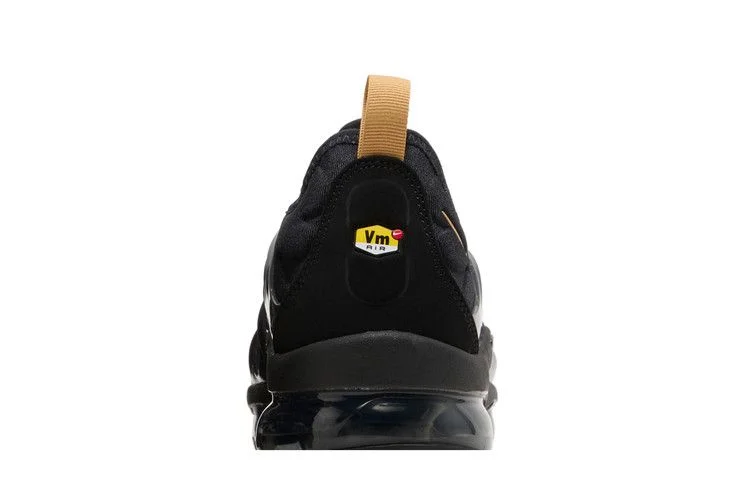 Кроссовки Nike Air VaporMax Plus 'Black Metallic Gold'