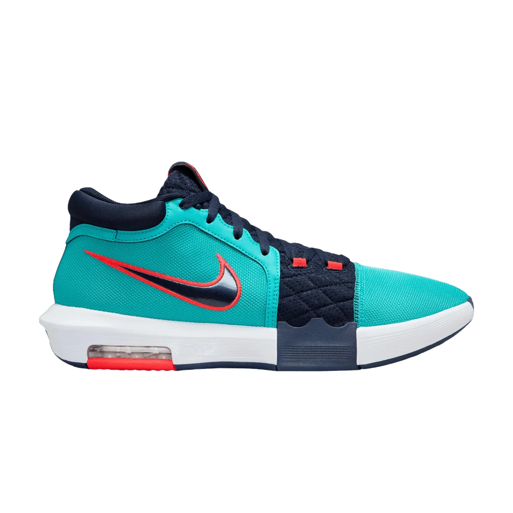 Krossovki-Nike-LeBron-Witness-8-Red-Carpet