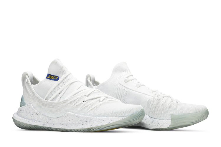 curry-5-low-triple-white-3020657-106_07