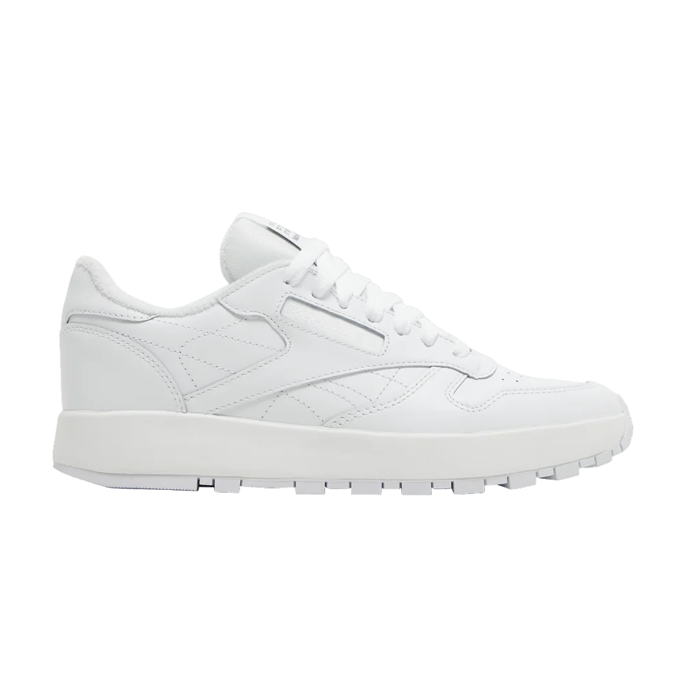 Krossovki-Maison-Margiela-x-Reebok-Wmns-Classic-Leather-Tabi-White