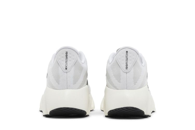 switch-fwd-white-black-id1781_05