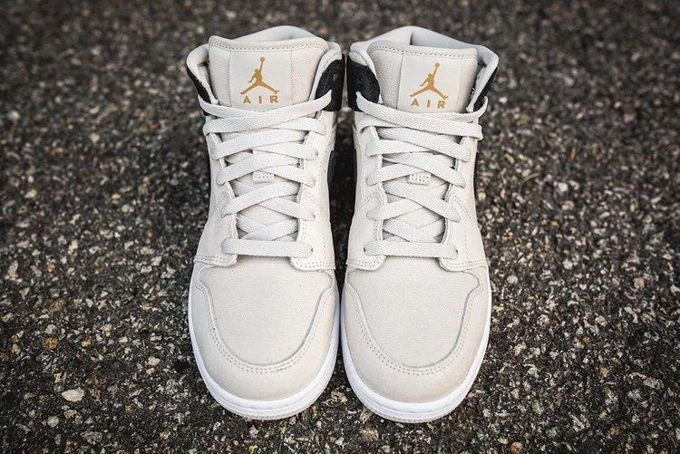 Krossovki-Air-Jordan-1-Retro-Mid-GS-Light-Bone-1