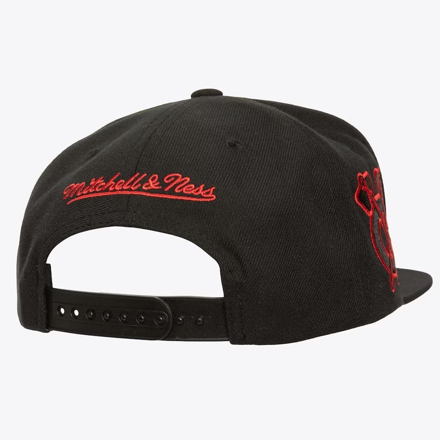 Бейсболка Mitchell & Ness Black Chicago Blackhawks Logo Eclipse OG Snapback Hat