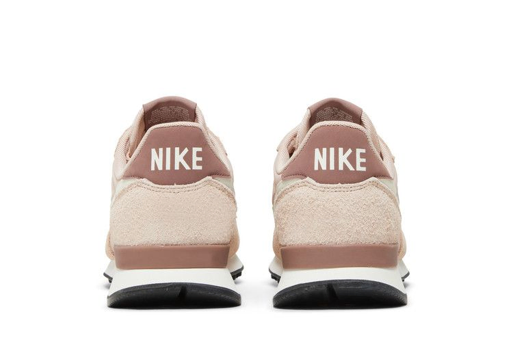 Кроссовки Nike Wmns Internationalist 'Particle Beige Mauve'