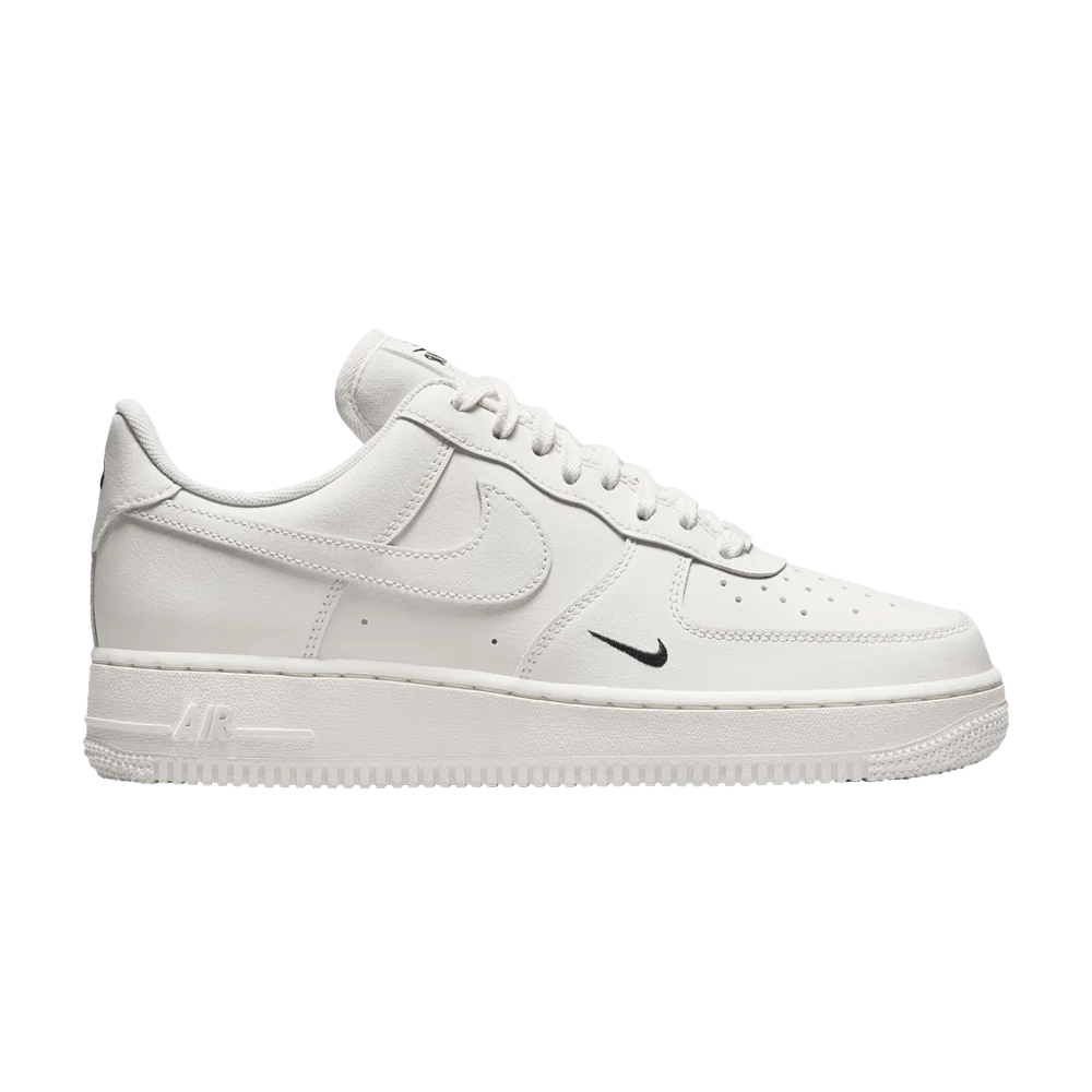 Krossovki-Nike-Wmns-Air-Force-1-07-Essential-Sail-Black